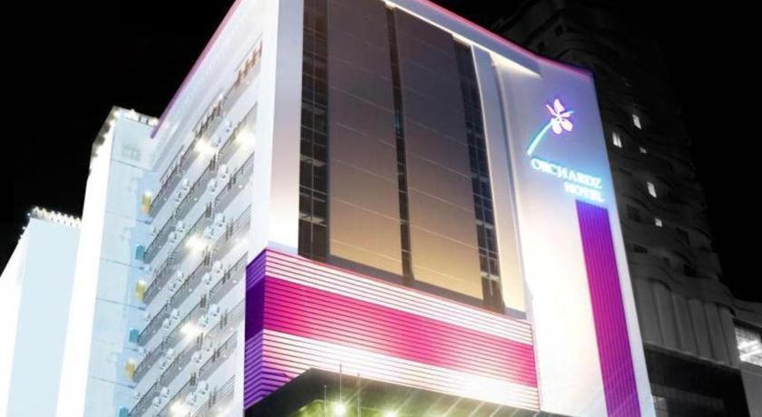 Orchardz Hotel Gajah Mada Pontianak Exterior photo